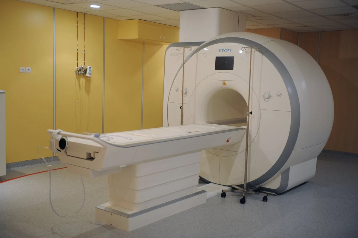 Man critically injured after entering MRI room wearing a metal chain