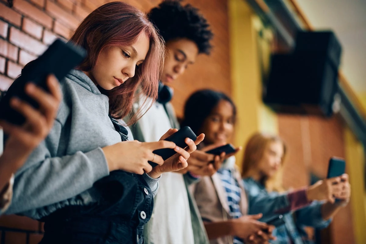 UK ‘to stop short of full social media ban for under-16s’