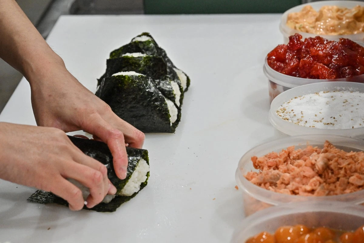 Japanese convenience stores stop deli sales over fake expiry dates
