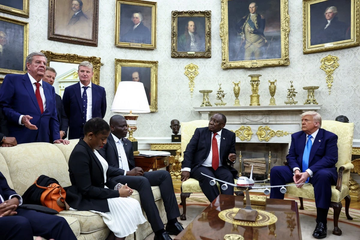 Trump channels conspiracy theory-loving uncle with Oval Office ambush