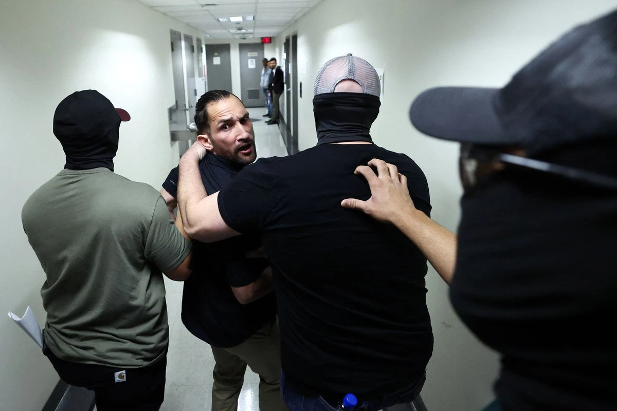 Judge blocks ICE agents from NYC courthouse arrests after damning memo
