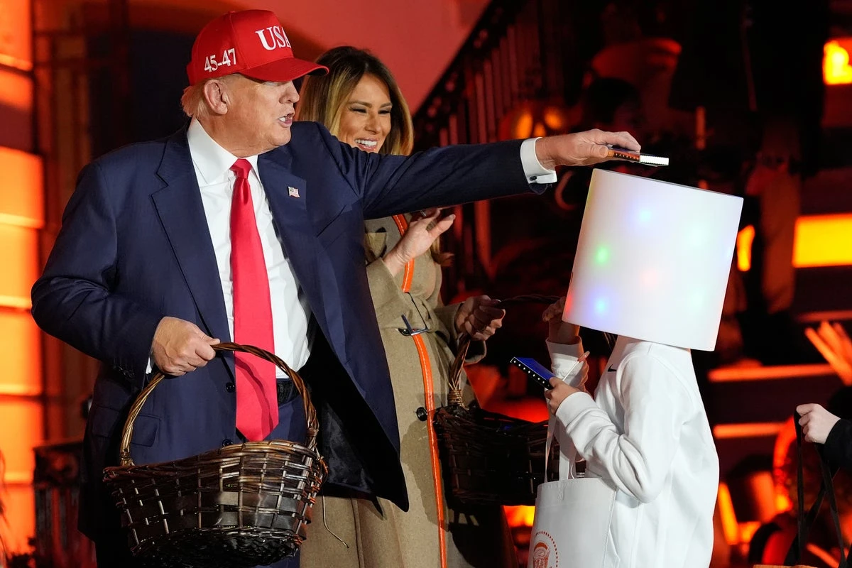 Trump puts candy on kid’s costumed head at Halloween event - again