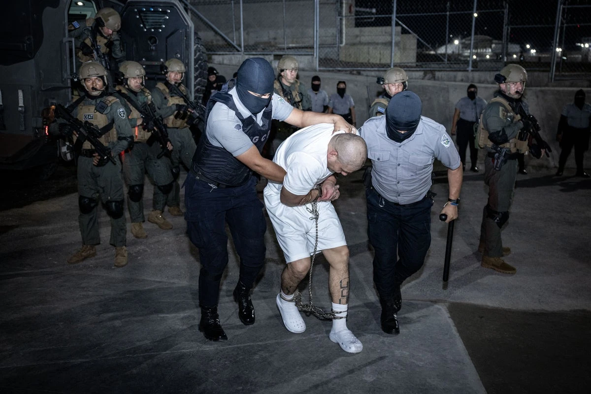 Trump undermining efforts to fight MS-13 with CECOT deportations