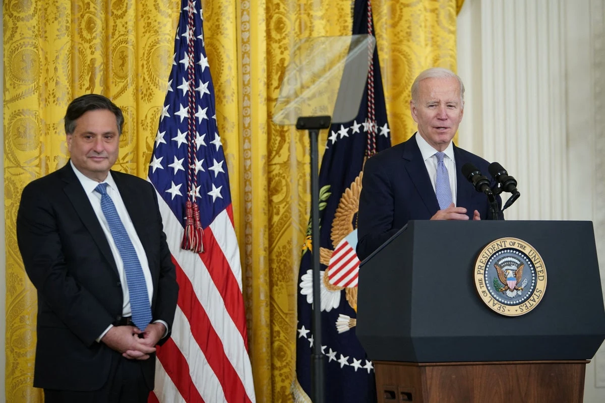 Biden ‘Prime Minister’ Ron Klain made all the ‘big decisions’: book