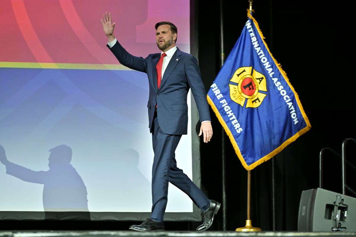 JD Vance booed on stage by firefighters union in Boston