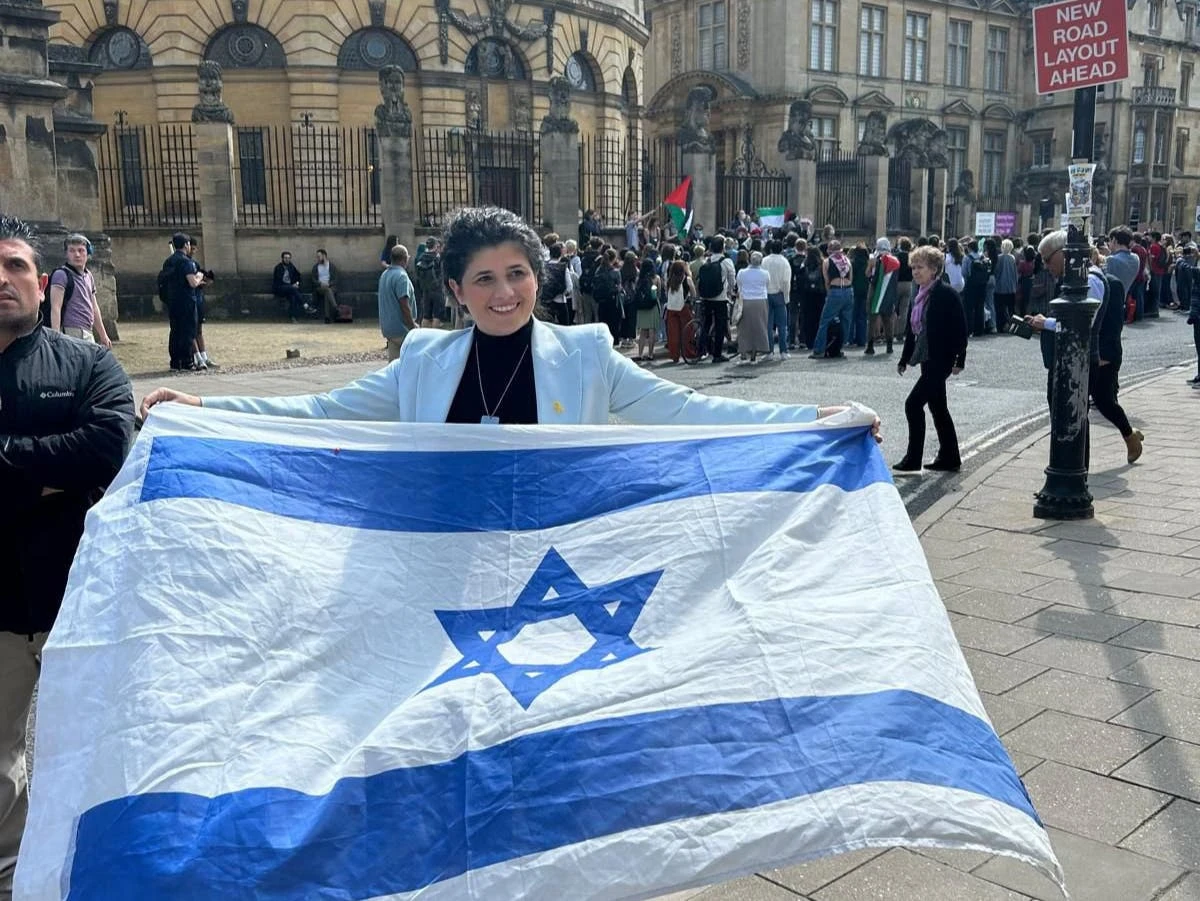 Israeli MP shock appearance at student protest at Oxford University
