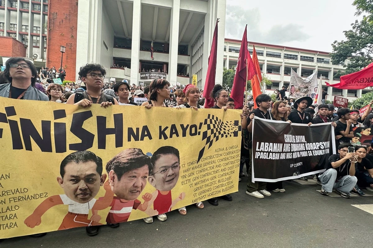 Philippines erupts in protest over £7bn corruption scandal
