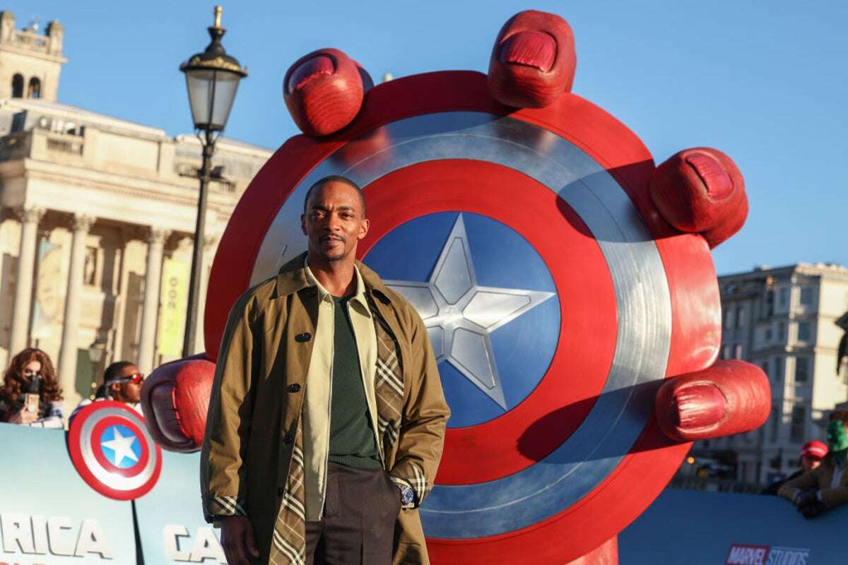 Captain America fans defend Anthony Mackie from Trump supporters