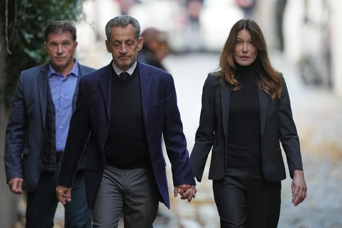 Sarkozy under extra police protection after death threats in prison
