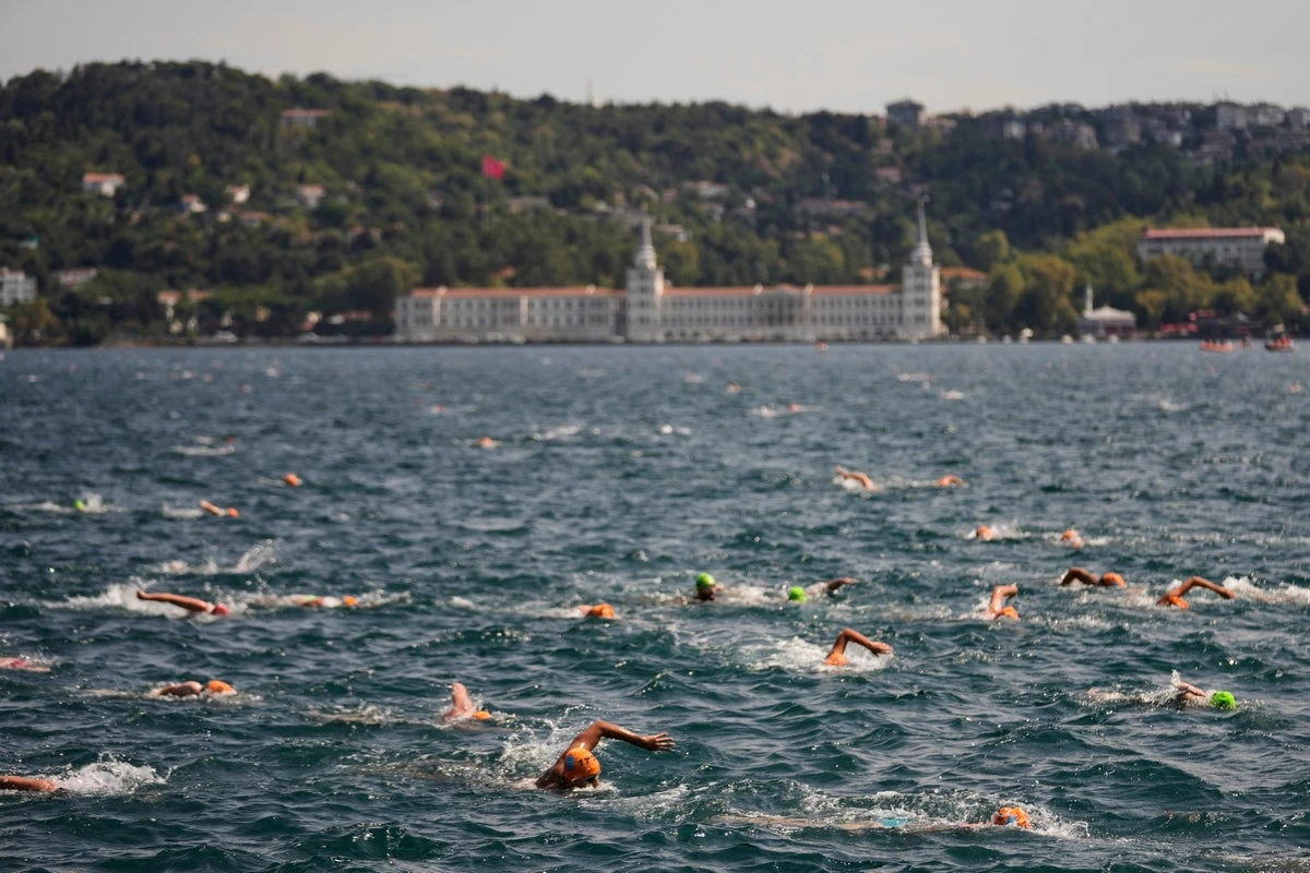 Desperate search for Russian swimmer missing in cross-Bosphorus race