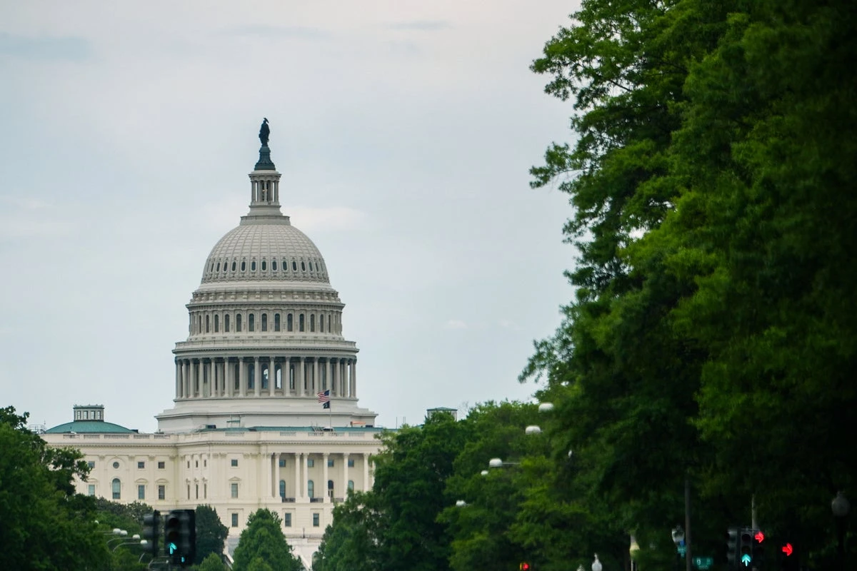 Senators approve withholding their pay during government shutdowns