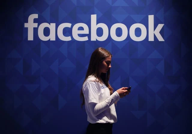 Facebook’s smartwatch has a camera facing you when you check the time