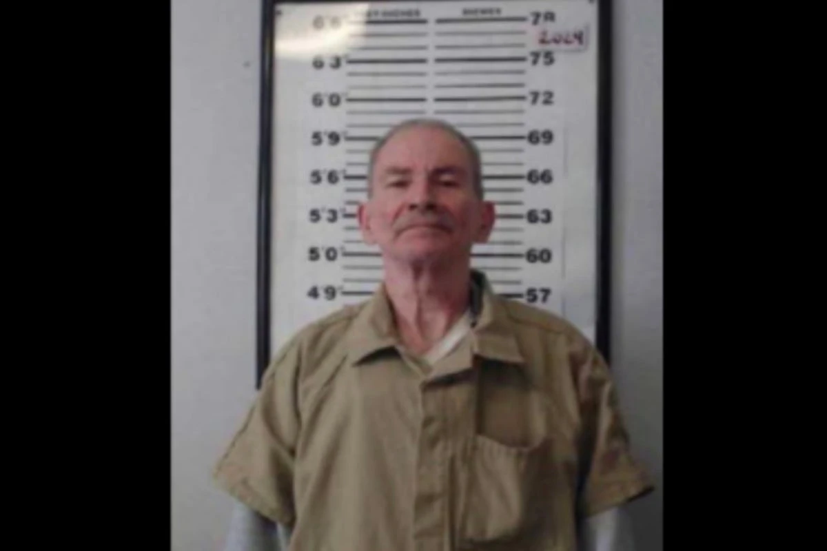 Manhunt for after slipping away from his work detail