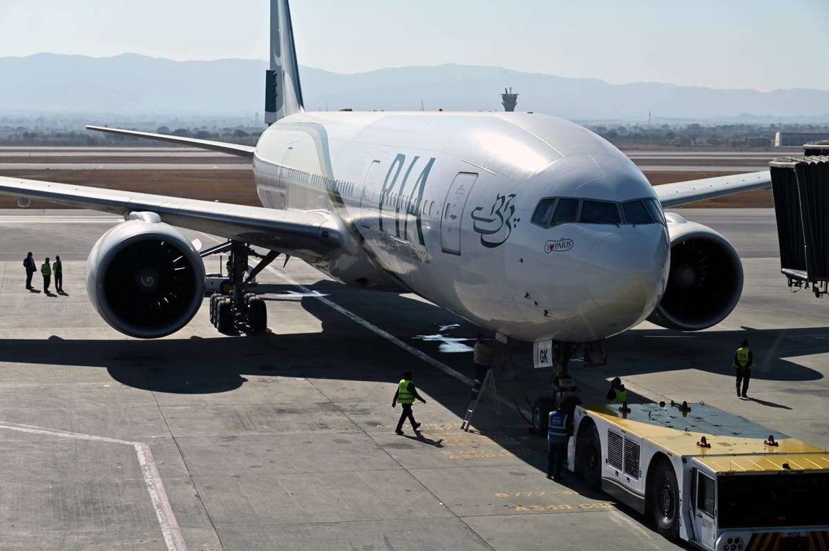 Pakistan investigates advert showing plane flying towards Eiffel Tower