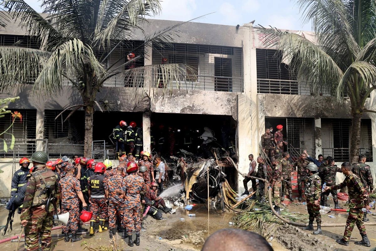 Hero teachers killed trying to save pupils from fighter jet blast