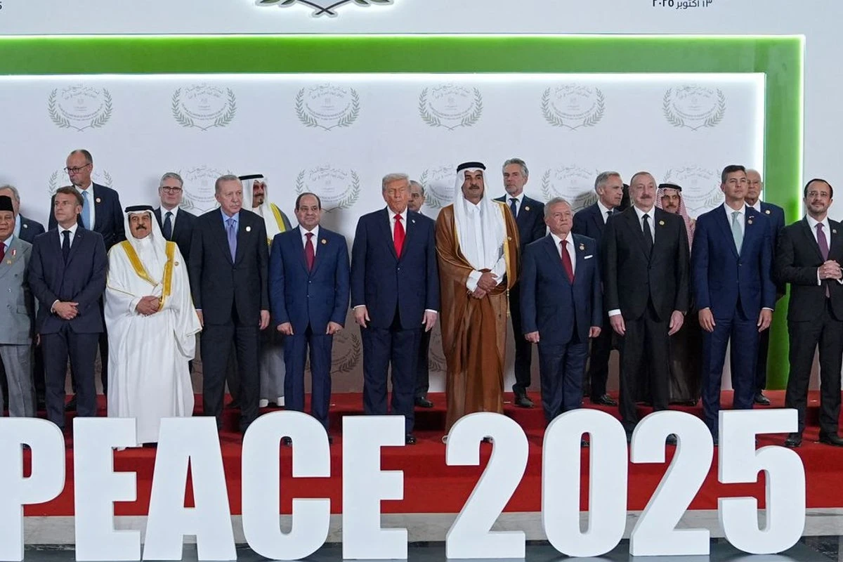 Once you see what’s wrong with Trump’s peace photo, you can’t unsee it