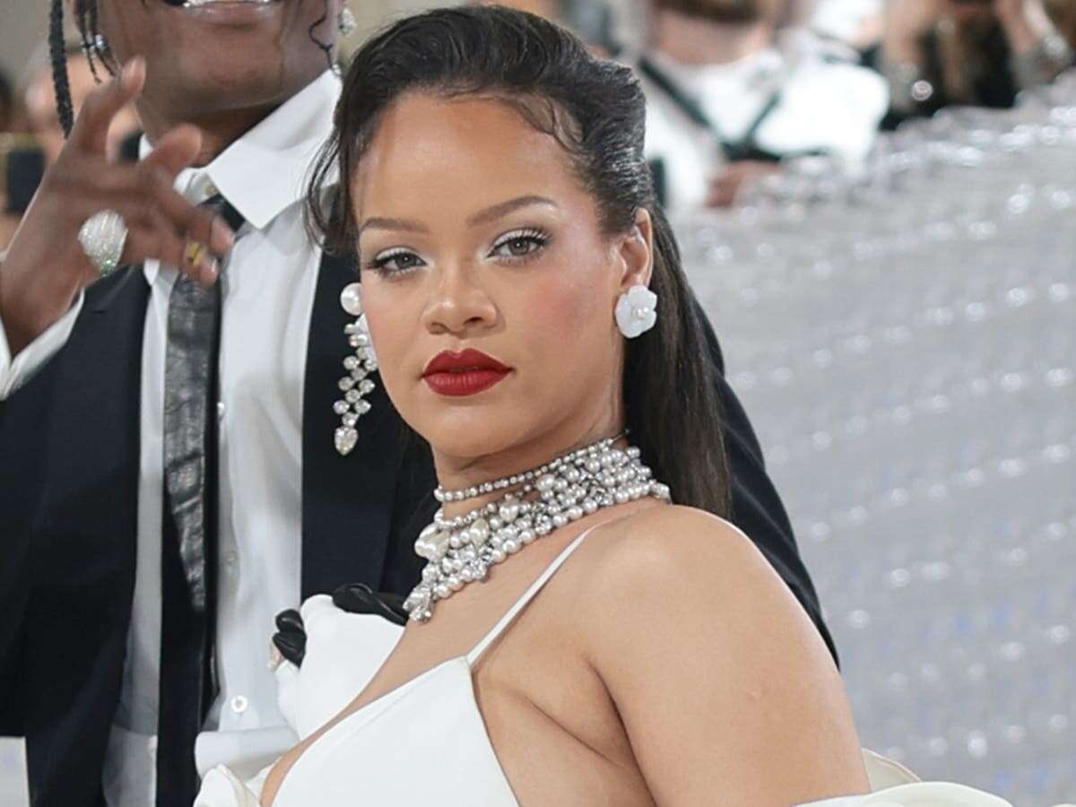 Rihanna hit song has hidden Eighties Easter eggs