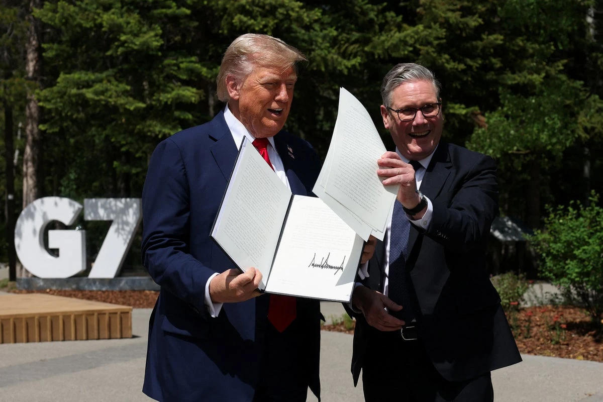 Why Starmer rushed to pick up Trump’s papers at the G7