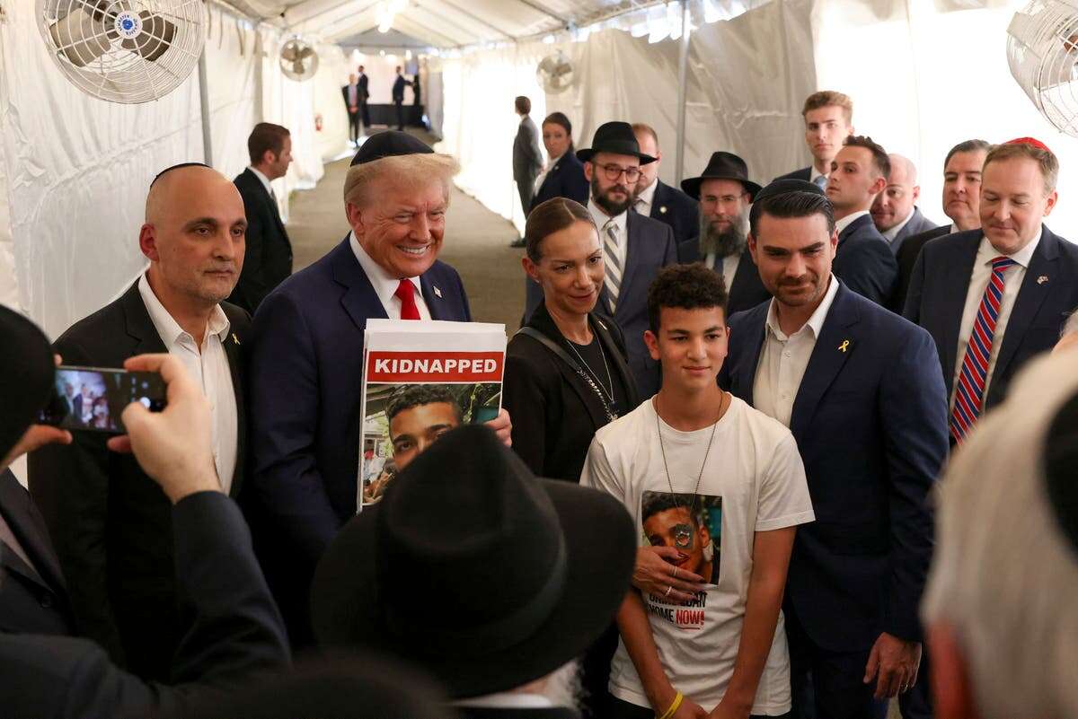 Trump slammed for smiling as he holds picture of kidnapped American