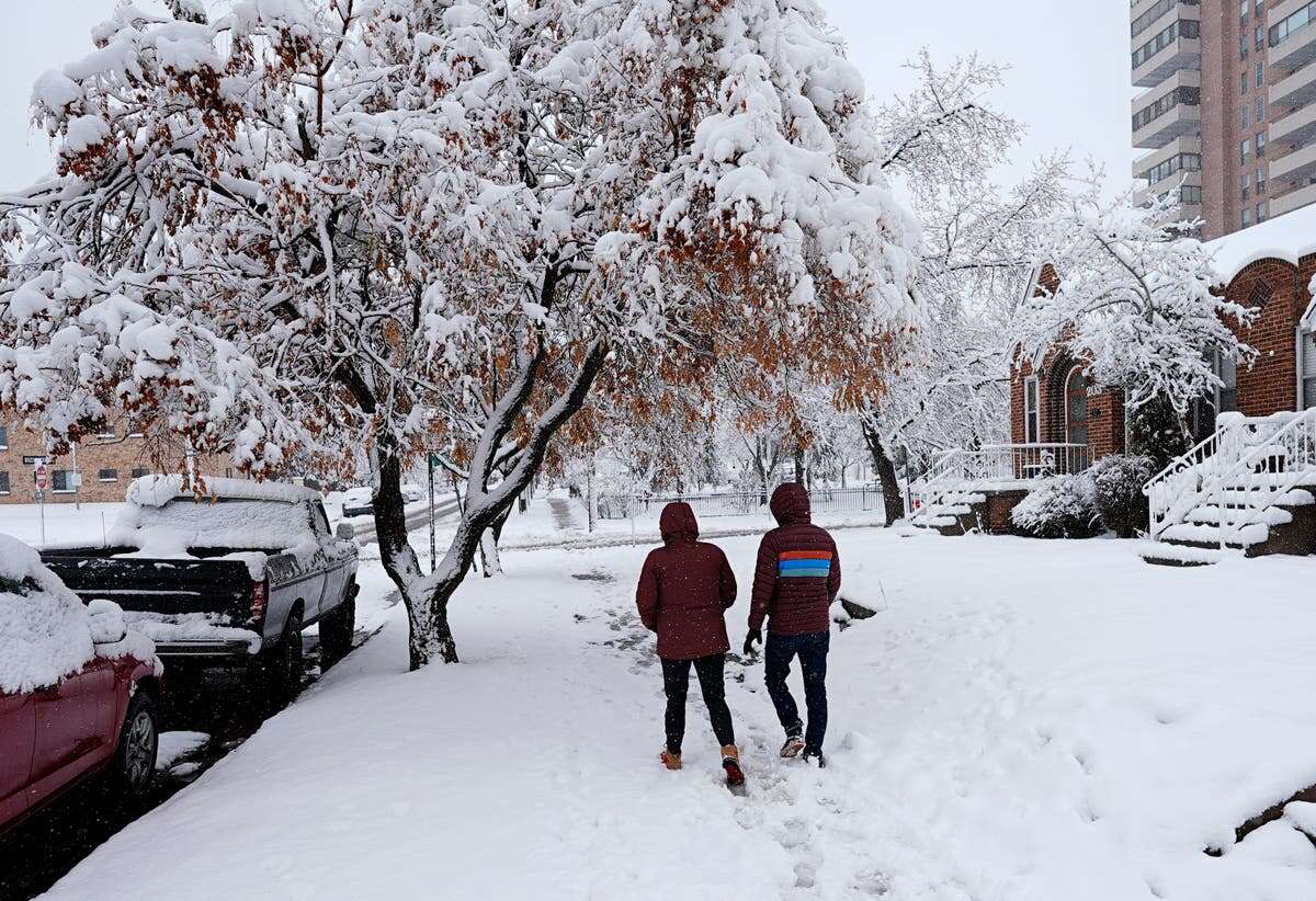 Live view of Capitol as Washington braces for snow storm