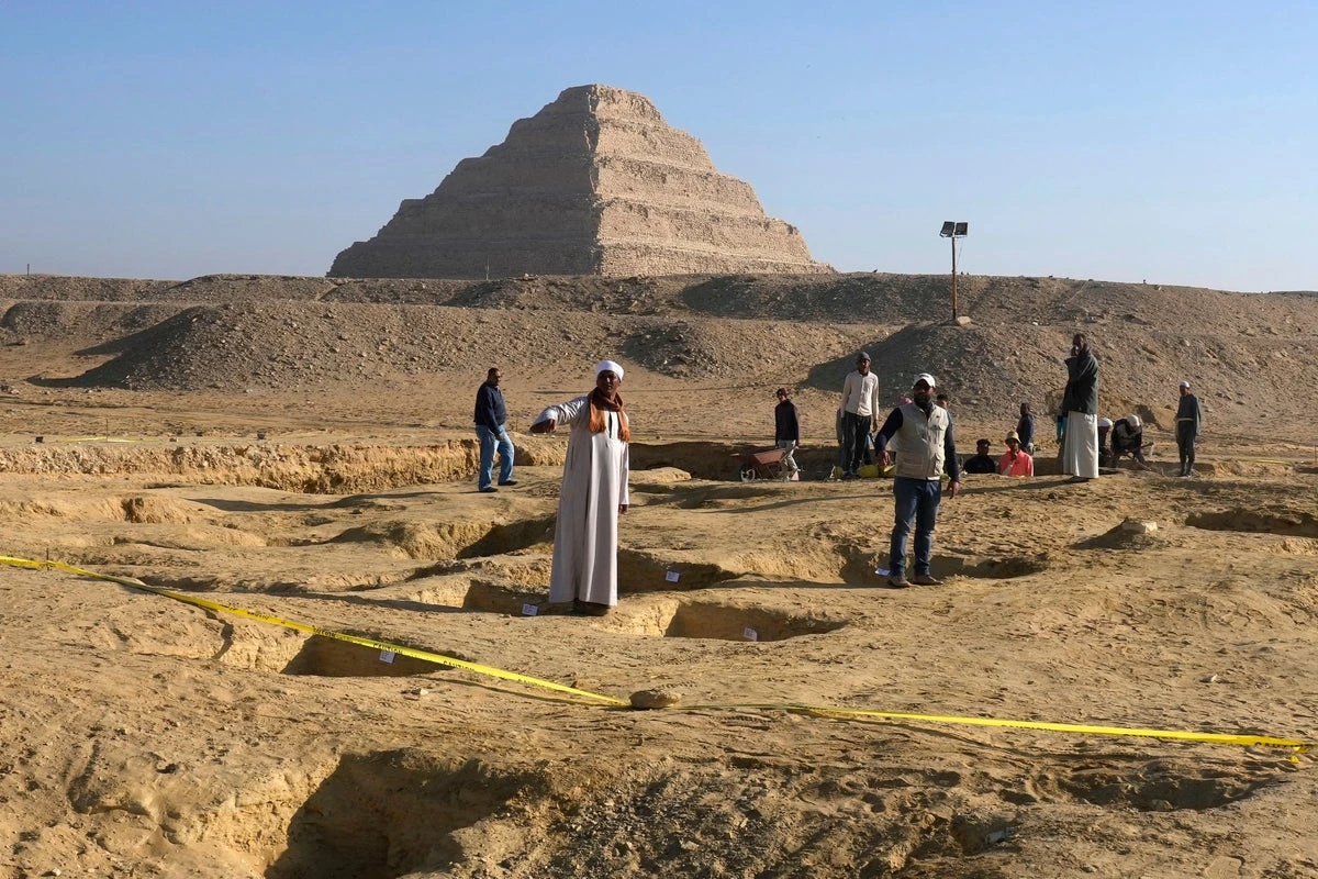Mystery as 4,000 year old painting disappears from ‘cursed’ Egypt tomb