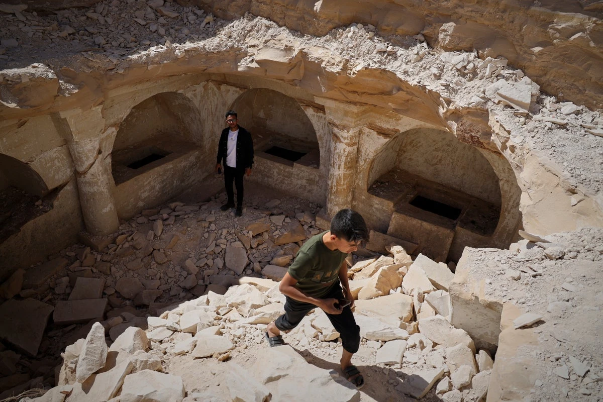 Builder makes chance discovery of 1,500-year-old tomb complex