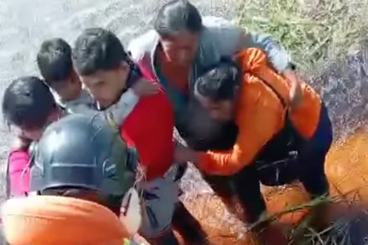 The rescue of plane crash survivors from crocodile-infested lagoon