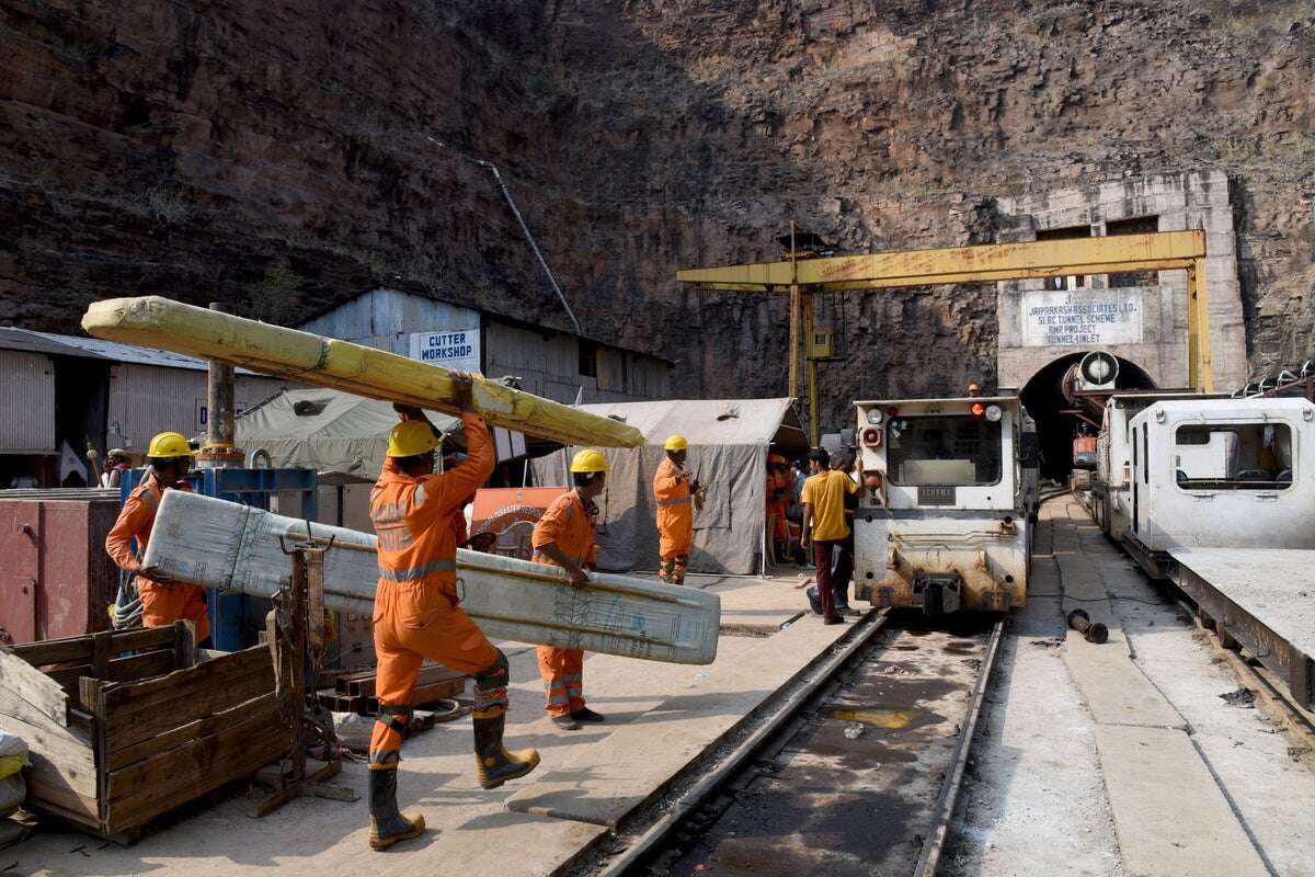 India brings in ‘rat-hole’ miners to reach trapped Telangana workers