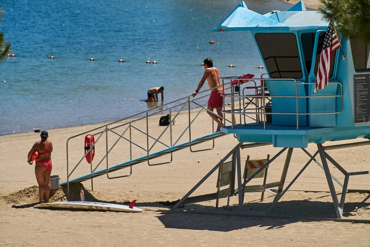 US heat wave smothers Pacific Northwest, poses extreme risk in California and Arizona