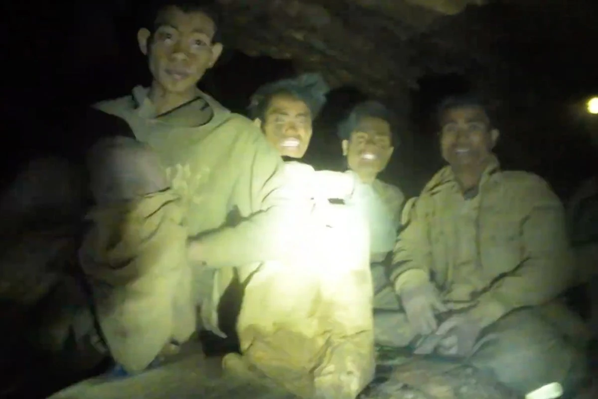 Laos cave rescuers say mission not over and more oxygen is needed