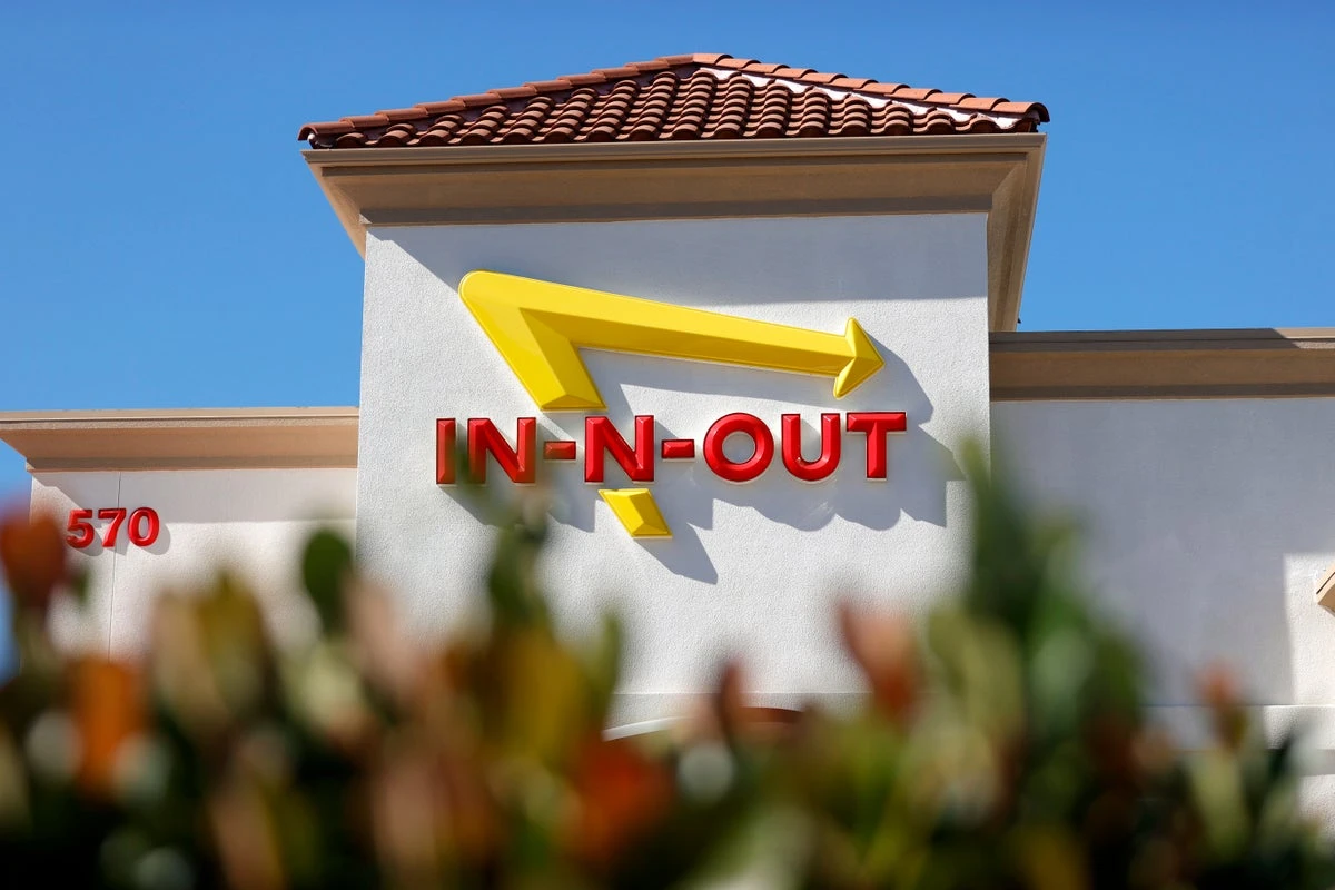 Compton man sues In-N-Out alleging discrimination over hairstyle