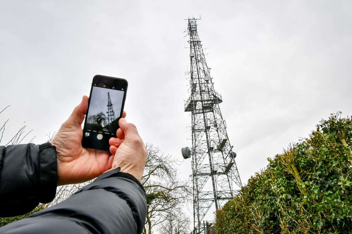 Government pledges more digital inclusion as rural Wales gets phone mast boost