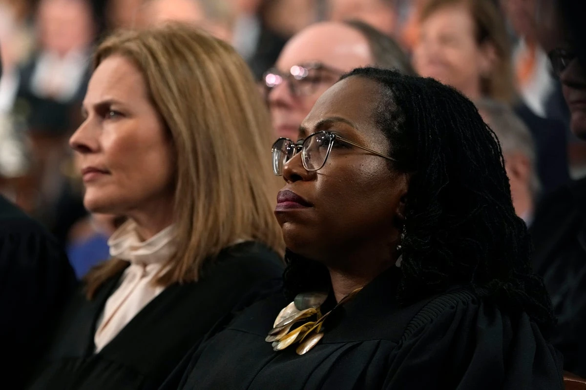 Justices Barrett and Jackson brawl over birthright ruling