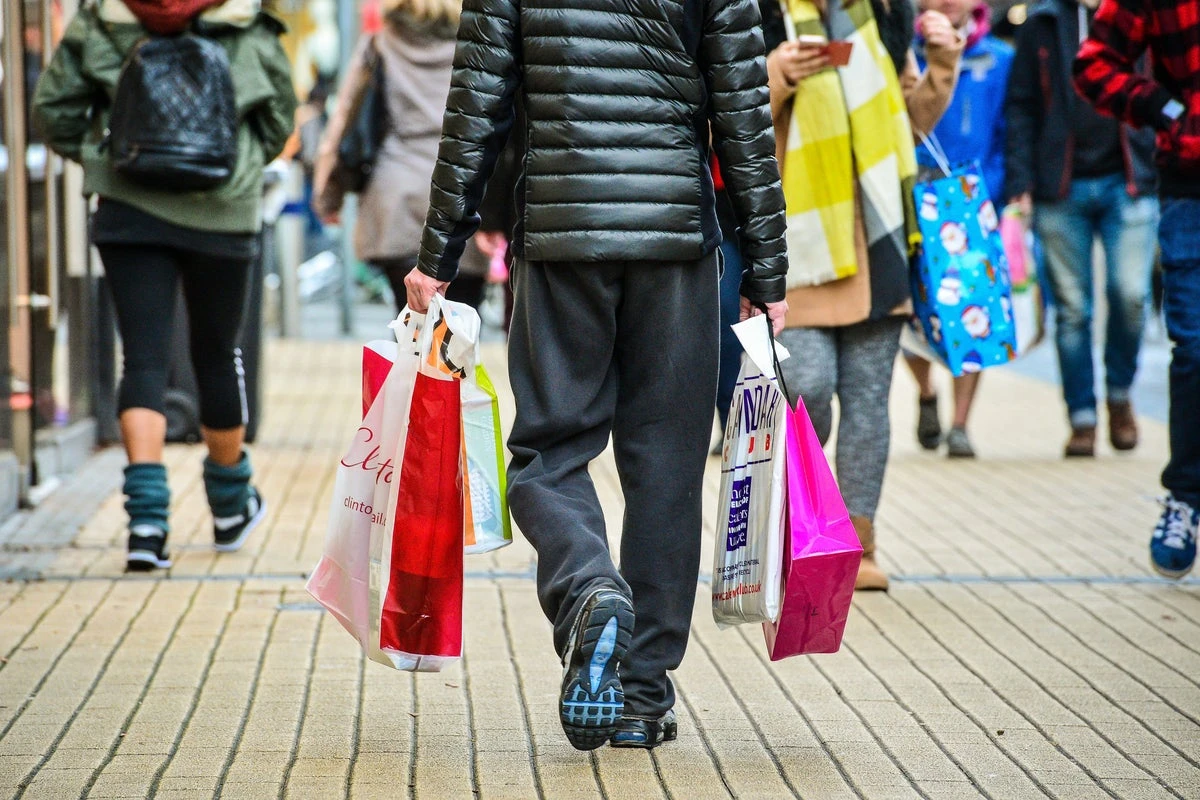 Consumer confidence in UK economy falls to lowest level in two years