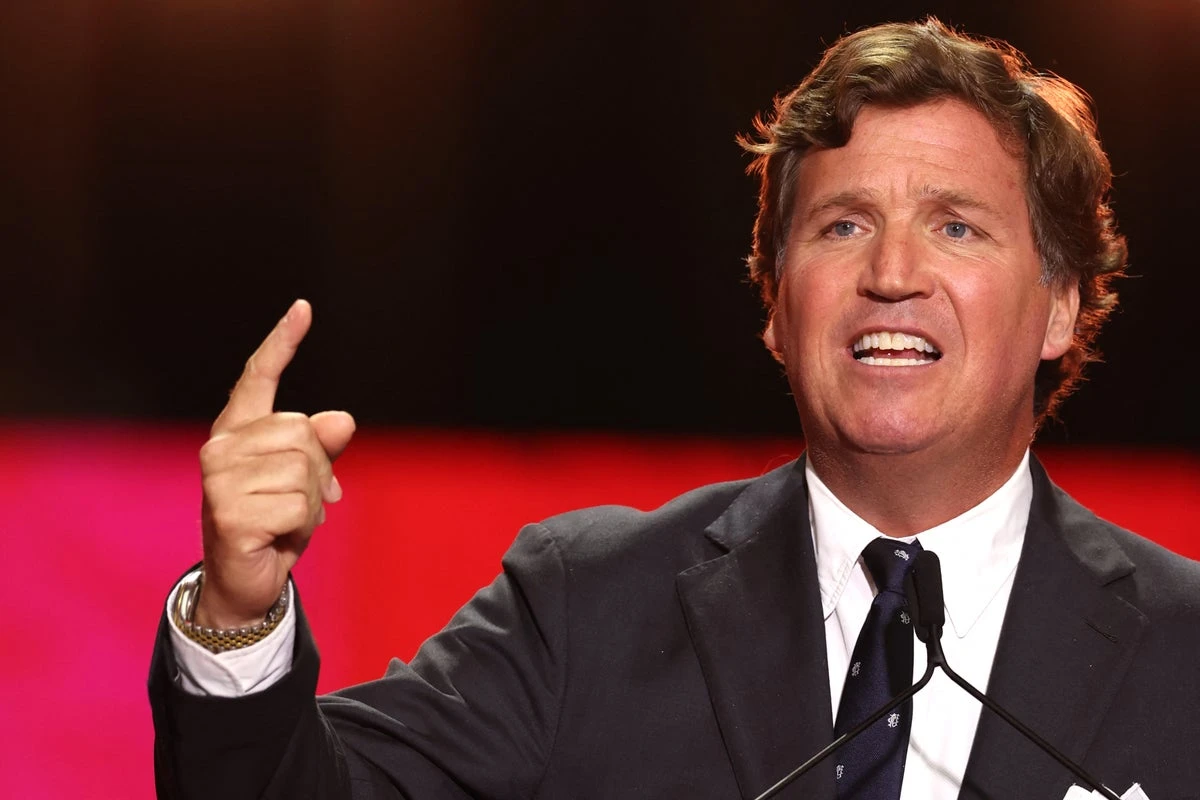 Tucker Carlson threatens student who accused his father being in CIA