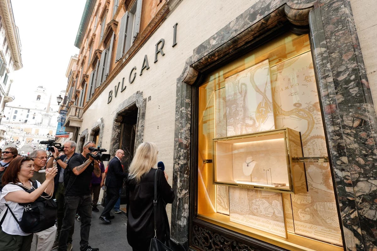 Thieves tunnel into Bulgari store from Rome sewers and steal jewels
