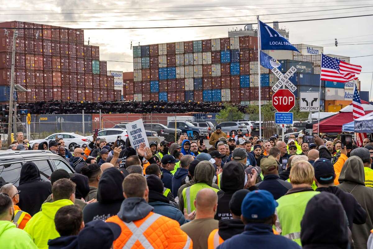 Port strike sparks toilet paper ‘panic buying’ as shelves left empty