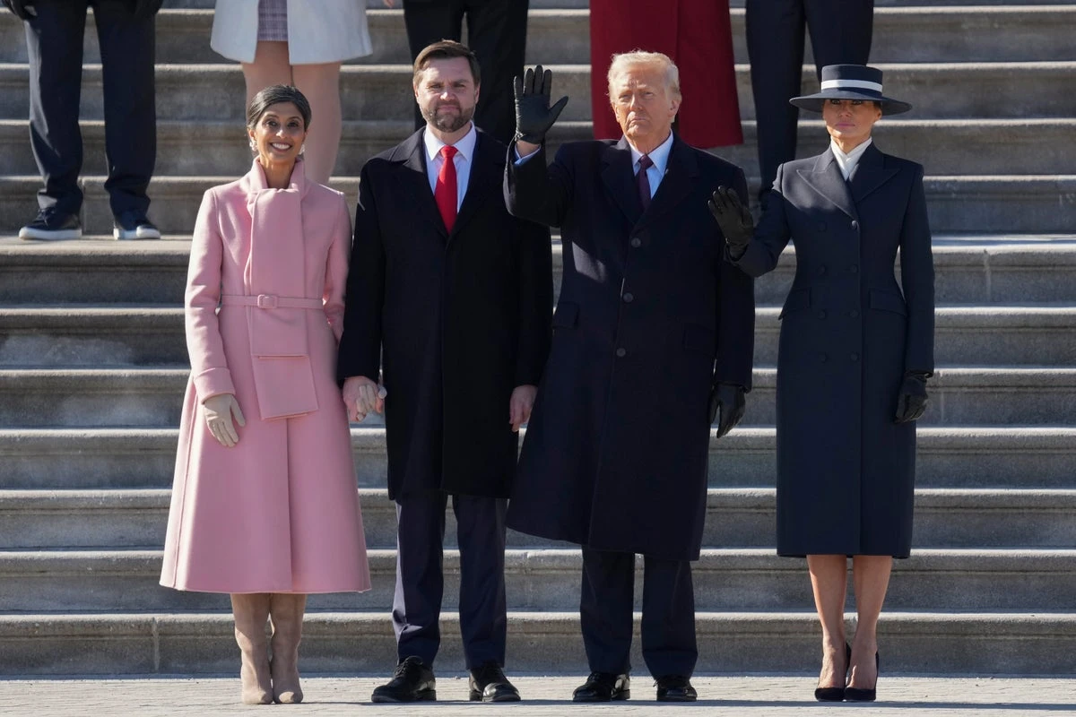 Trump steps out for dinner with Melania at Vance’s house amid shutdown