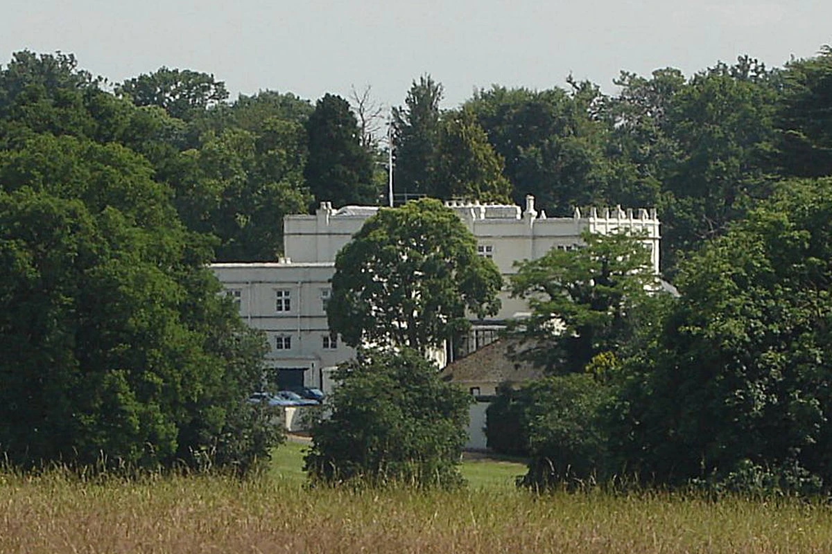 Public ‘must know’ how Prince Andrew can be evicted from Royal Lodge