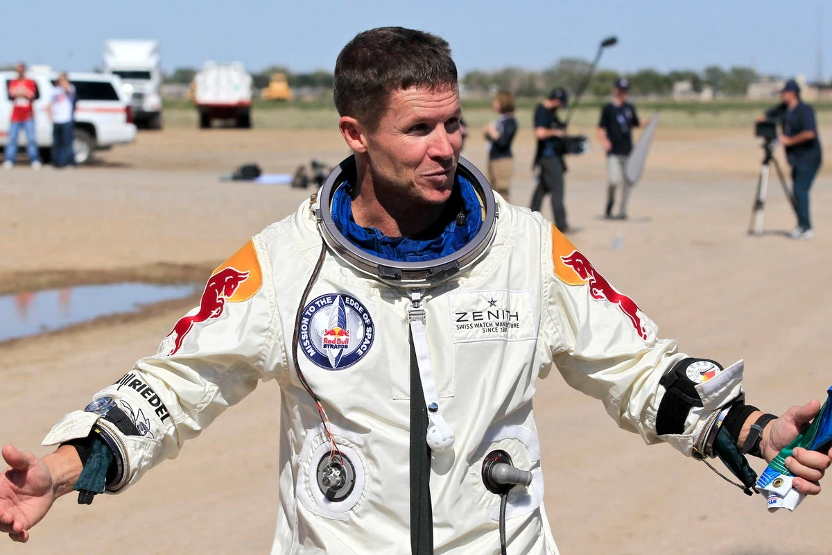 Felix Baumgartner’s paraglider ‘spinning like a top’ – witnesses