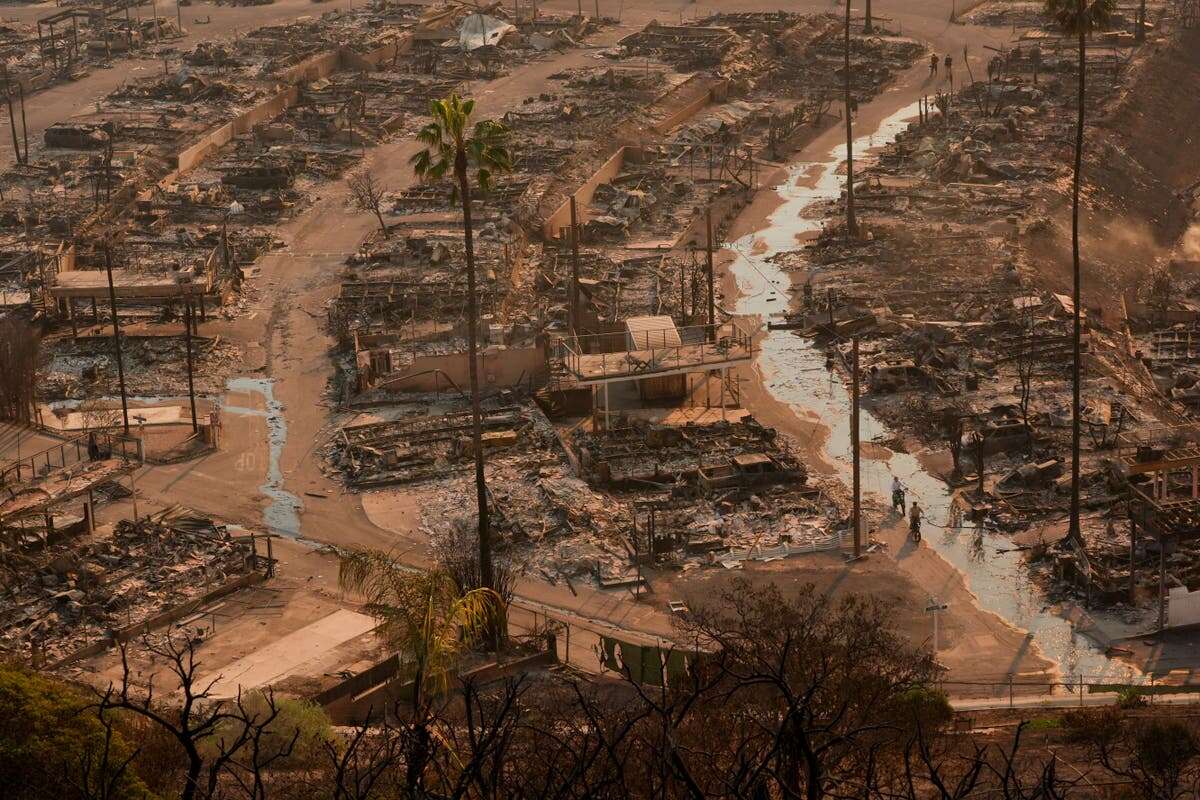 LA’s two biggest fires burn at least 10,000 structures