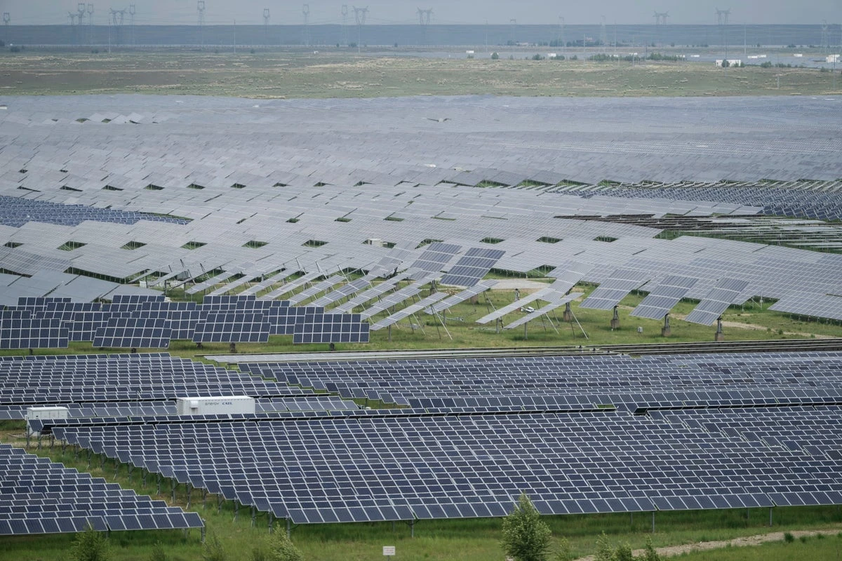 China races to build world’s largest solar farm to hit emission goals