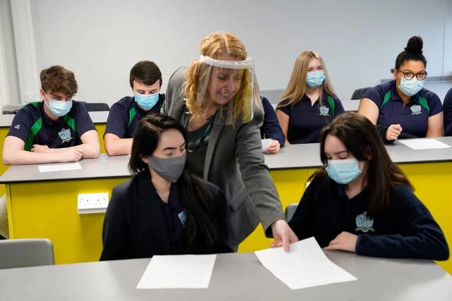 Senior teachers’ pay 8% lower in real terms since 2007 says IFS