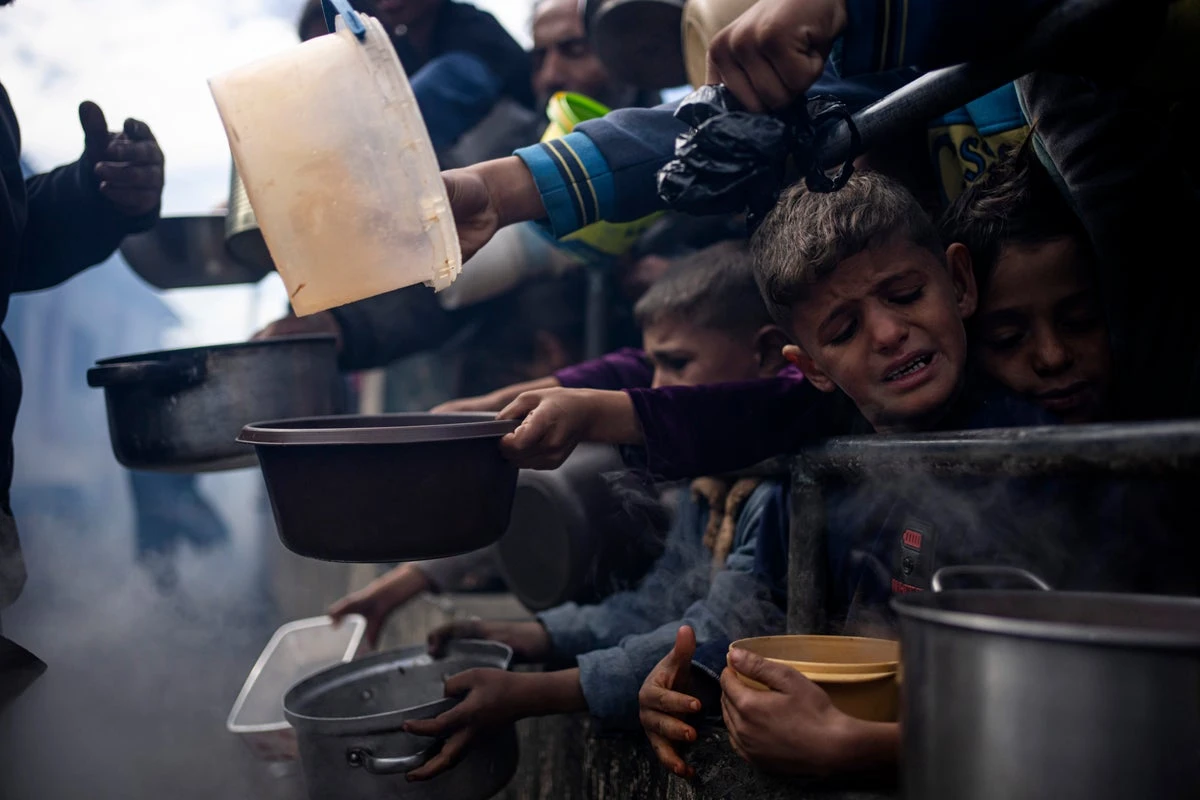 Gaza latest: UN says no aid distributed yet as UK condemns Israel