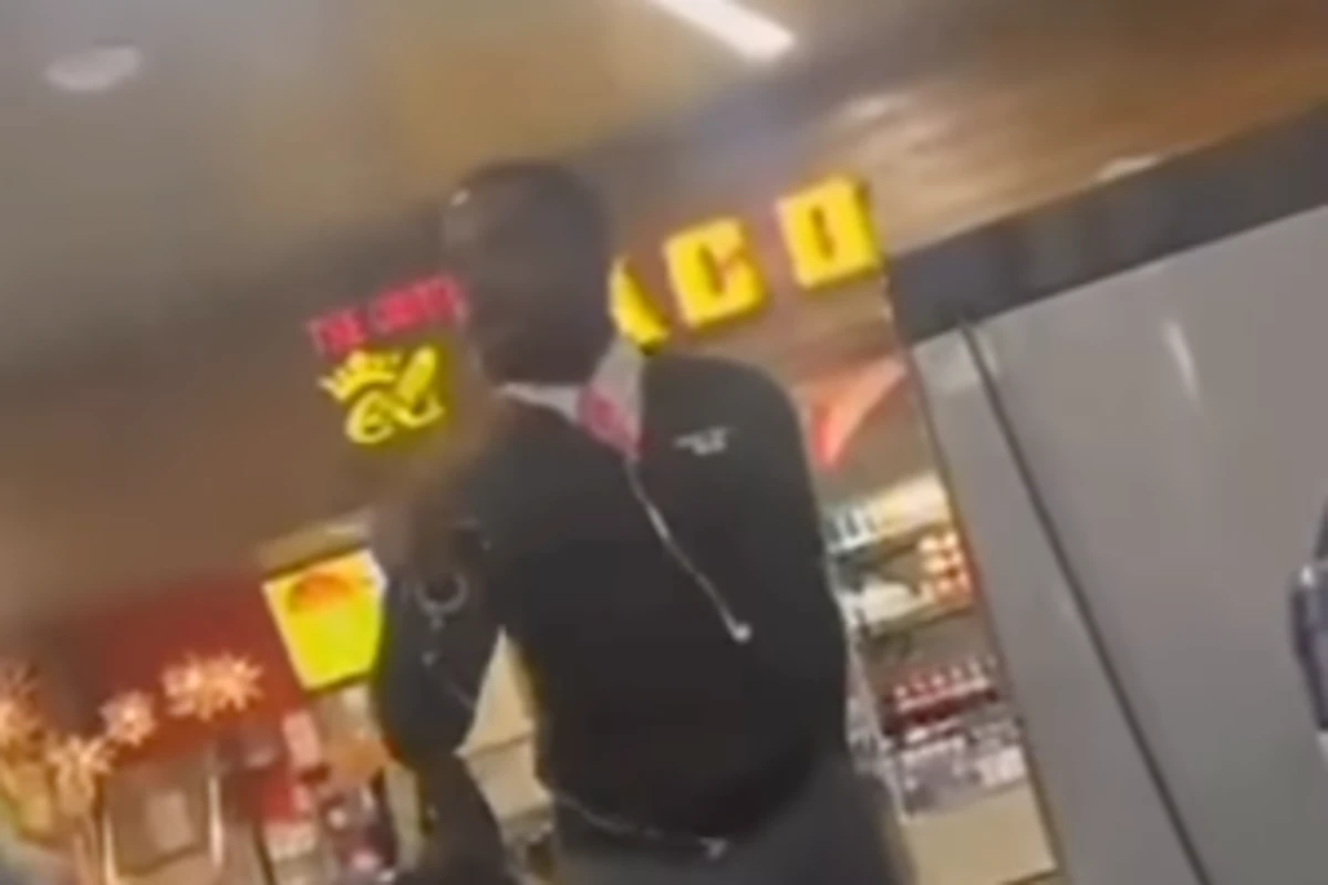 Delta flight attendant blasts Southwest gate agent in viral video