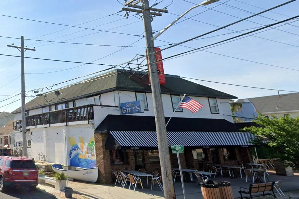 Mom claims cafe tried to force her to pay for broken $1,600 table