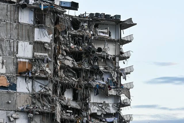 Miami building collapse: Rescuers using machinery and dogs in search