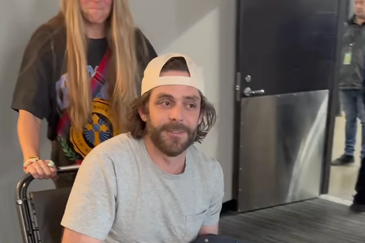 Thomas Rhett leaves concert in wheelchair after being invited onstage