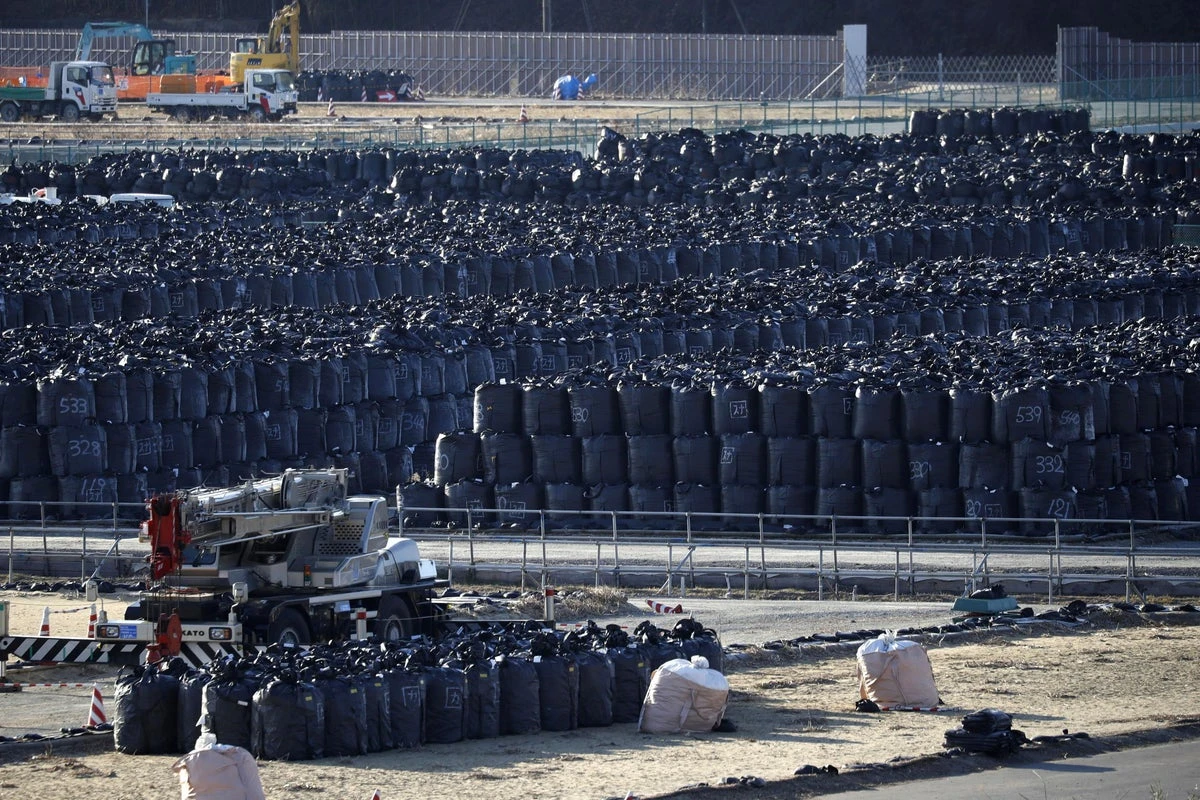 Japanese PM uses Fukushima soil in his garden to prove it is safe