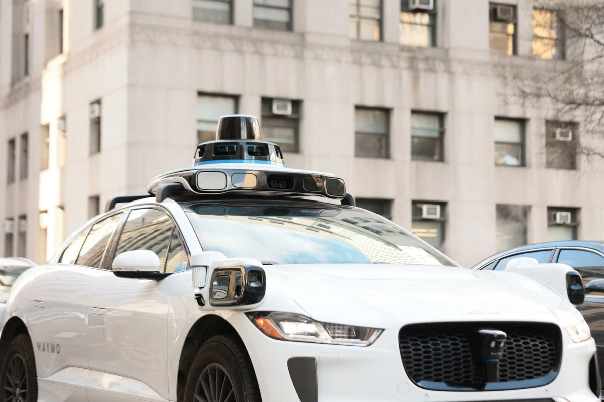 Taxis are now driving themselves around London